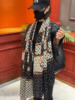 Alternative view of LV Scarves A9520260504560089