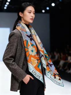 LV Scarves B1020260504836899
