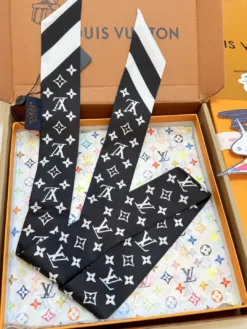 Alternative view of LV Scarves D520260504530949