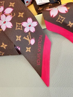 Alternative view of LV Scarves E020260504267349