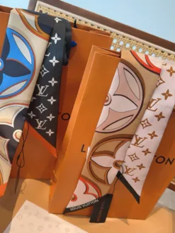 Alternative view of LV Scarves E020260504420549