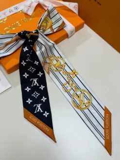 Alternative view of LV Scarves E020260504479049