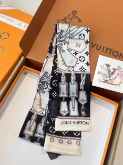 Alternative view of LV Scarves E020260504532249