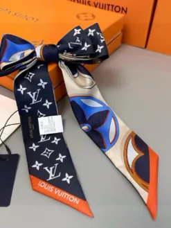 Alternative view of LV Scarves E020260504829749