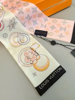 Alternative view of LV Scarves E020260504829949