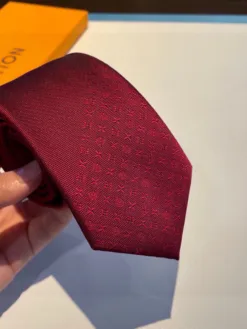 Alternative view of LV Ties E020260504878149