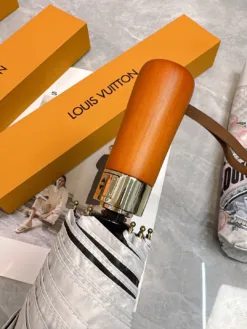 Alternative view of LV Umbrellas E020260503631649