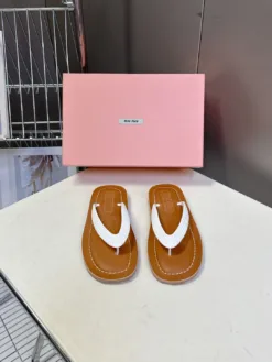 MIU MIU Sandals & Slides EU35-40 B20202605032539109