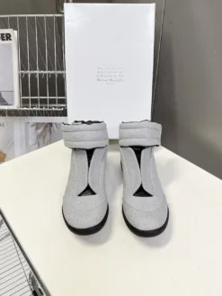 Alternative view of MM6 Boots EU40-46 D10202605030371159