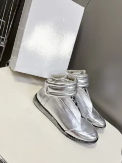 Alternative view of MM6 Boots EU40-46 D30202605030369169