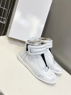 Alternative view of MM6 Boots EU40-46 D40202605030368169
