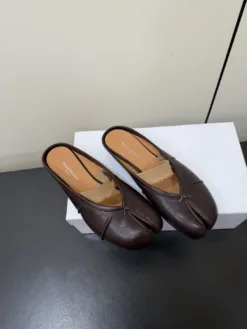 Alternative view of MM6 Sandals & Slides EU35-42 C00202605031165129
