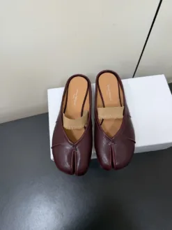MM6 Sandals & Slides EU35-42 C00202605031166129