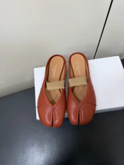 MM6 Sandals & Slides EU35-42 C00202605031168129