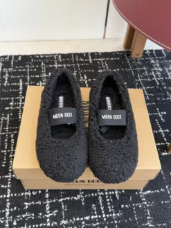 MOON BOOT Flats & Loafers EU35-40 B70202605030438119
