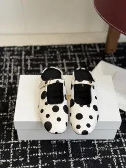 THE ROW Sandals & Slides EU35-39 B80202605033260129