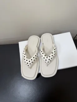 THE ROW Sandals & Slides EU35-40 B50202605031246119
