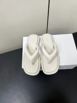 THE ROW Sandals & Slides EU35-40 B50202605031247119