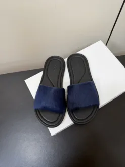 THE ROW Sandals & Slides EU35-40 B70202605031190119