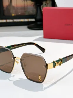 Alternative view of Uncategorized Glasses & Sunglasses A3520260504172469