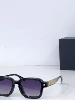 Alternative view of Uncategorized Glasses & Sunglasses B0520260504136389