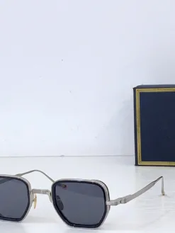 Alternative view of Uncategorized Glasses & Sunglasses B0520260504889789