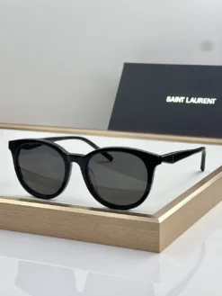 Alternative view of Uncategorized Glasses & Sunglasses B3020260504087499