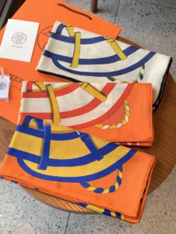 Alternative view of Uncategorized Scarves B1020260504836699