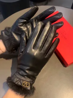 VALENTINO Gloves A2520260503632169