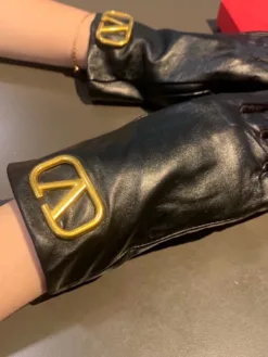 VALENTINO Gloves A4520260503531079