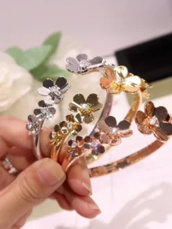 Alternative view of VCA Bracelets A1520260504045469