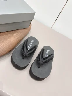 Alternative view of BALENCIAGA Slides & Slippers Rubber (Black) EU36-42 B40202606030049109