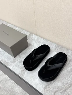 BALENCIAGA Slides & Slippers Velvet (Black) EU35-41 B10202606030058109