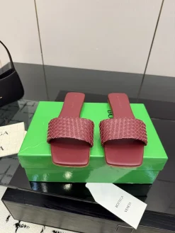 BOTTEGA VENETA Slides & Slippers Leather (Burgundy) EU35-39 B50202606030136119