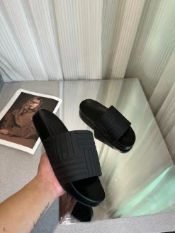 BOTTEGA VENETA Slides & Slippers Rubber (Black) EU35-46 A4020260603013989