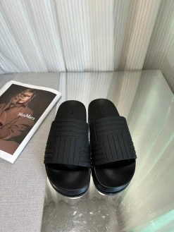 Alternative view of BOTTEGA VENETA Slides & Slippers Rubber (Black) EU35-46 A4020260603013989