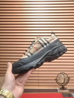 BURBERRY Sneakers & Trainers Canvas-Rubber (Beige-Black-Red) EU38-44 C10202606030201129