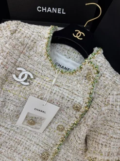 Alternative view of CHANEL Coats & Jackets Tweed (Beige-Gold) SM E00202606011539189