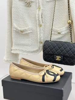 CHANEL Flats & Loafers Leather (Beige-Black) EU35-39 B60202606030240119