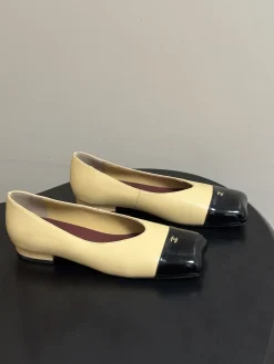 CHANEL Flats & Loafers Leather (Beige-Black) EU35-39 B60202606030241119