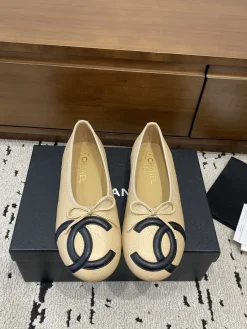 Alternative view of CHANEL Flats & Loafers Leather (Beige-Black) EU35-39 B70202606030242119