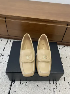 Alternative view of CHANEL Flats & Loafers Leather (Beige-Black) EU35-39 B80202606030247129