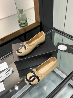 CHANEL Flats & Loafers Leather (Beige-Black) EU35-40 B40202606033164109