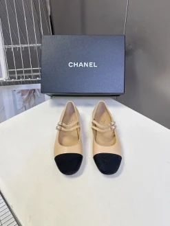 Alternative view of CHANEL Flats & Loafers Leather (Beige-Black) EU35-41 B80202606030249129