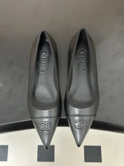 Alternative view of CHANEL Flats & Loafers Leather (Black) EU35-39 B70202606030253119