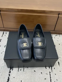 Alternative view of CHANEL Flats & Loafers Leather (Black-Gold) EU35-39 B80202606030256129