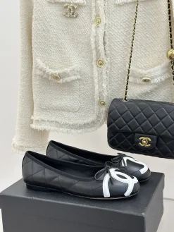 CHANEL Flats & Loafers Leather (Black-White) EU35-39 B60202606030261119