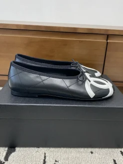 CHANEL Flats & Loafers Leather (Black-White) EU35-39 B70202606030262119