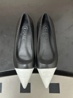 Alternative view of CHANEL Flats & Loafers Leather (Black-White) EU35-39 B70202606030263119