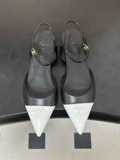 Alternative view of CHANEL Flats & Loafers Leather (Black-White) EU35-39 B70202606030264119